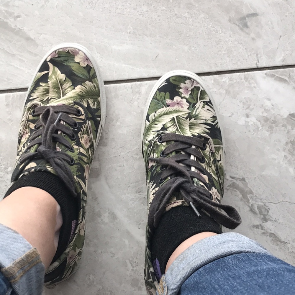 VANS Off The Wall Women Low Top Hawaiian Floral Sneakers | 9.5 - Picture 2 of 14